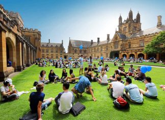 Sinh viên quốc tế trải nghiệm môi trường đa văn hóa khi du học Úc