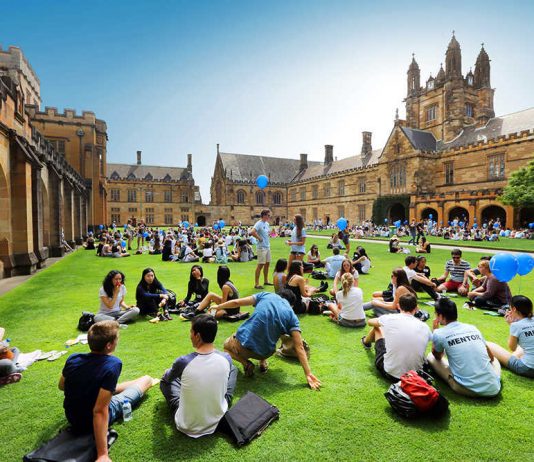 Sinh viên quốc tế trải nghiệm môi trường đa văn hóa khi du học Úc
